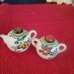 Floral Ceramic Teapot Shakers